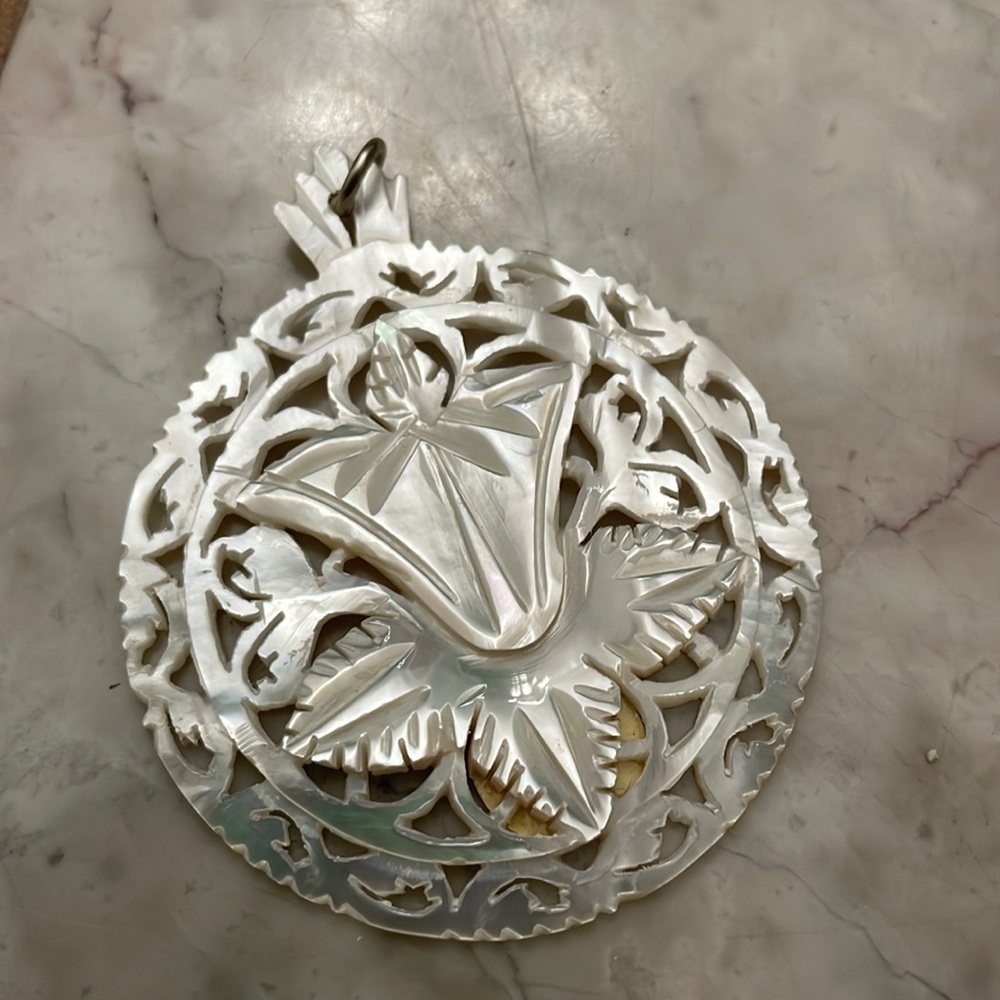 Vintage Mother of Pearl Flower Pendant Hand Carved Shell Filigree 2" NWT